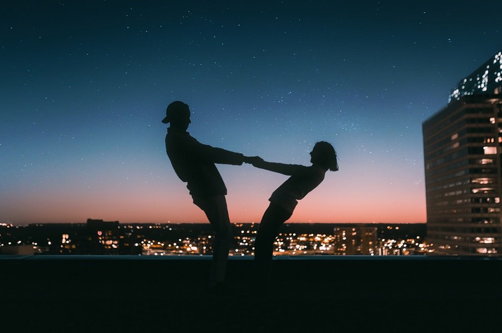 How to become attractive in your girlfriend eyes when dating online