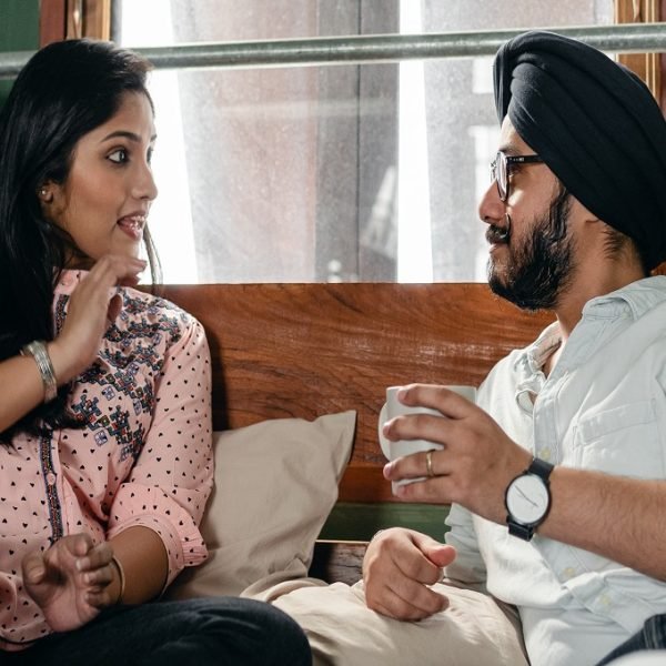 How to Become Attractive in Your Girlfriend Eyes When Dating Online